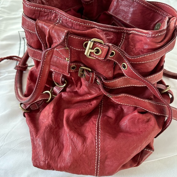 Gorgeous Soft leather large  handbag. Amazing stitching detail/brass accents. - Picture 3 of 11